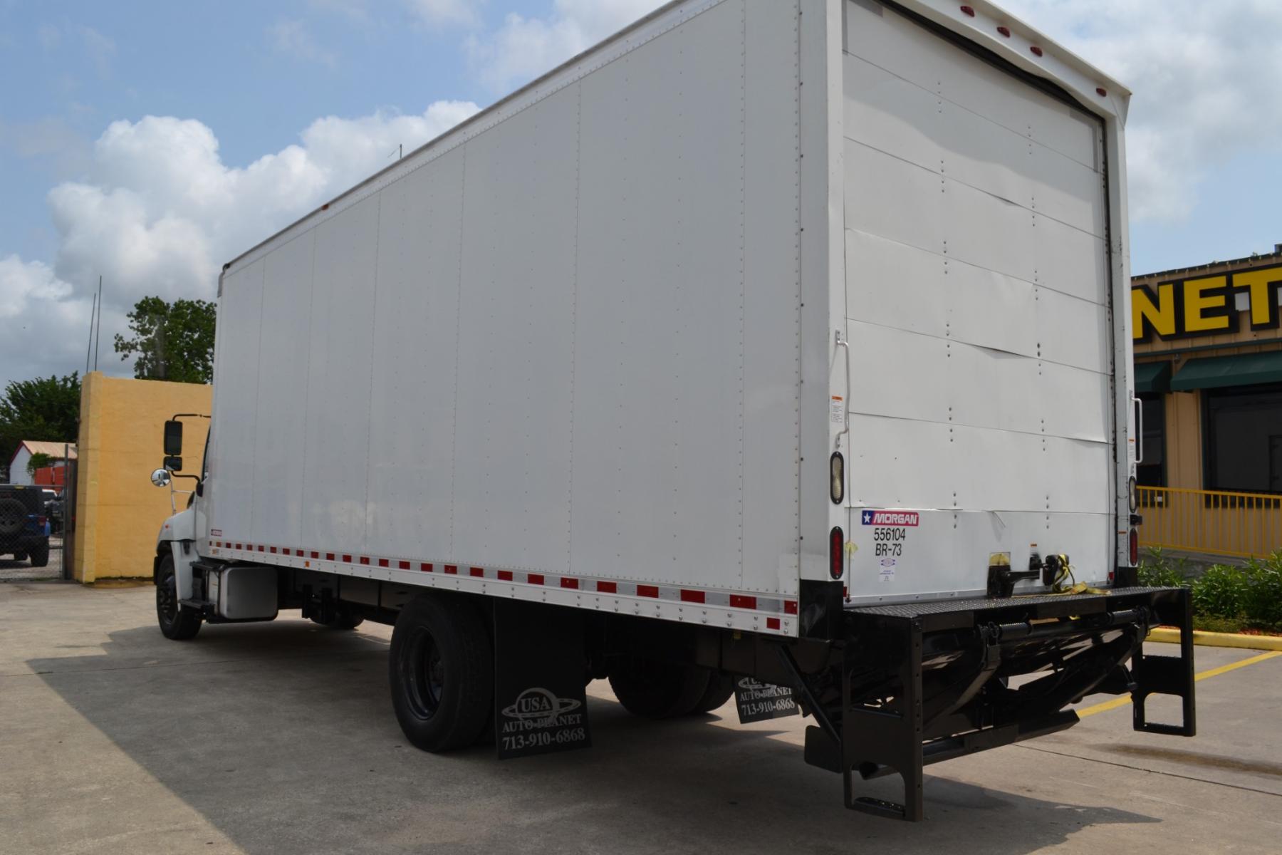 2016 WHITE /BLACK HINO 268 with an JO8E-VC 7.7L 220HP engine, ALLISON 2500RDS AUTOMATIC transmission, located at 9172 North Fwy, Houston, TX, 77037, (713) 910-6868, 29.887470, -95.411903 - 25,950LB GVWR NON CDL, MORGAN 26FT BOX, 109" X102", MAXON 3,300LB CAPACITY STEEL LIFT GATE, DUAL 50 GALLON FUEL TANKS, POWER WINDOWS, LOCKS, & MIRROS - Photo #6